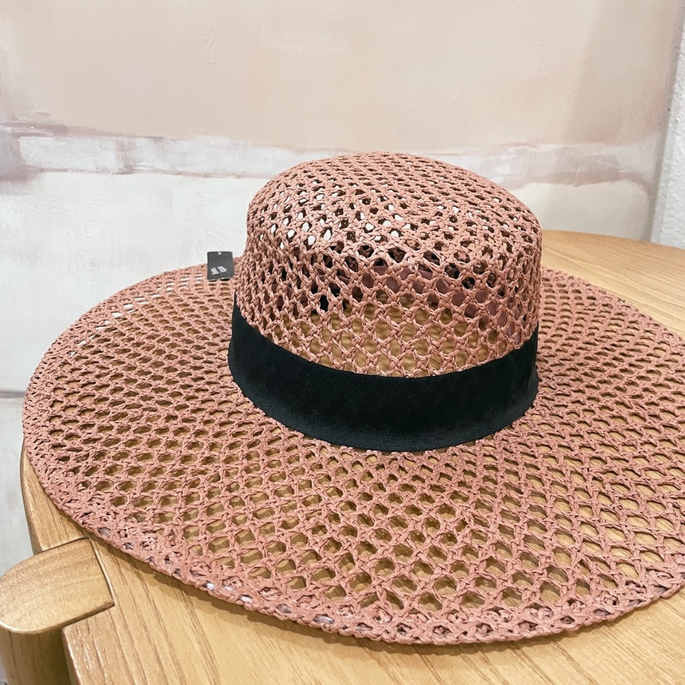 PINK STRAW HAT